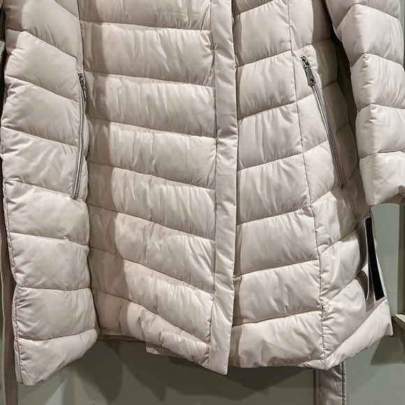 Tahari puffer jacket! - Picture 2 of 4